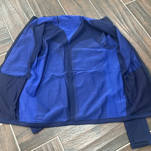 Lululemon - Picture 4 of 4